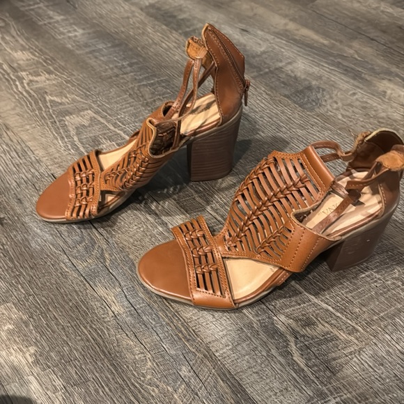 Heels - Picture 3 of 3